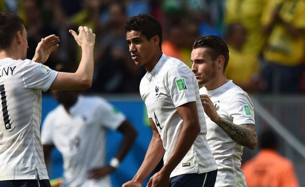 Varane pasa la noche en hospital a causa de una deshidratación